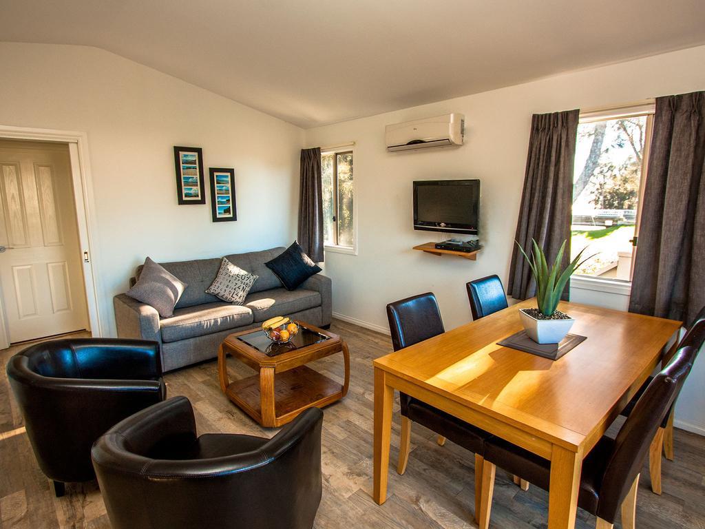 Caseys Beach Holiday Park Sunshine Bay Phòng bức ảnh